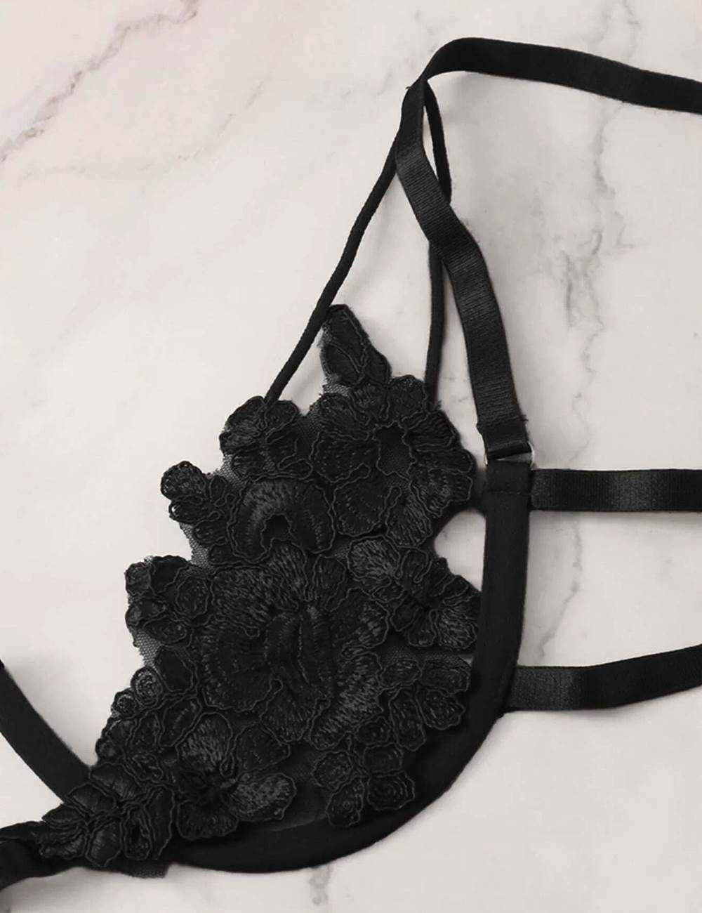 Black Lace Underwire Bra Elegant Embroidered Design